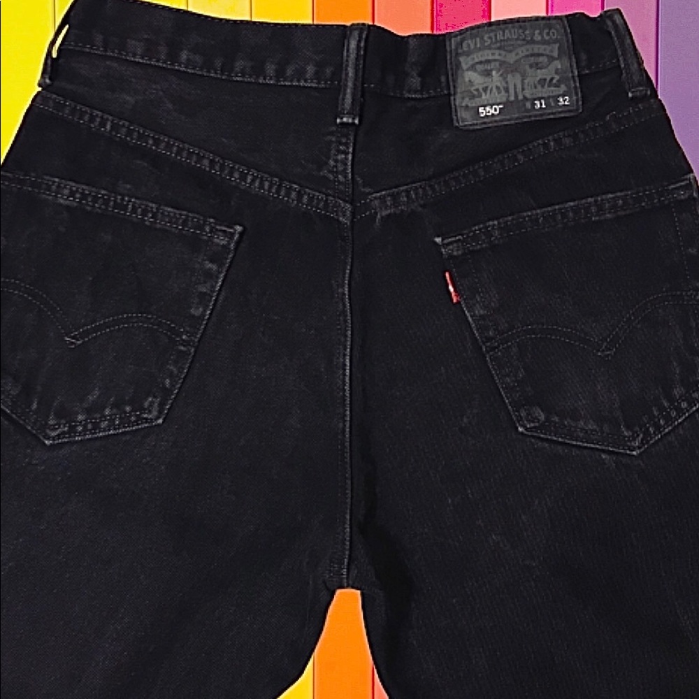 Black Levi’s 550s size 31x33